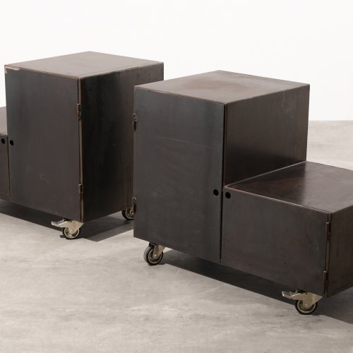 Wolfgang Laubersheimer / Gruppe Pentagon, 2 rollbare Container