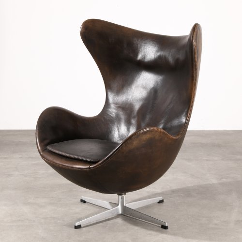 Early lounge chair model Egg Chair 3316